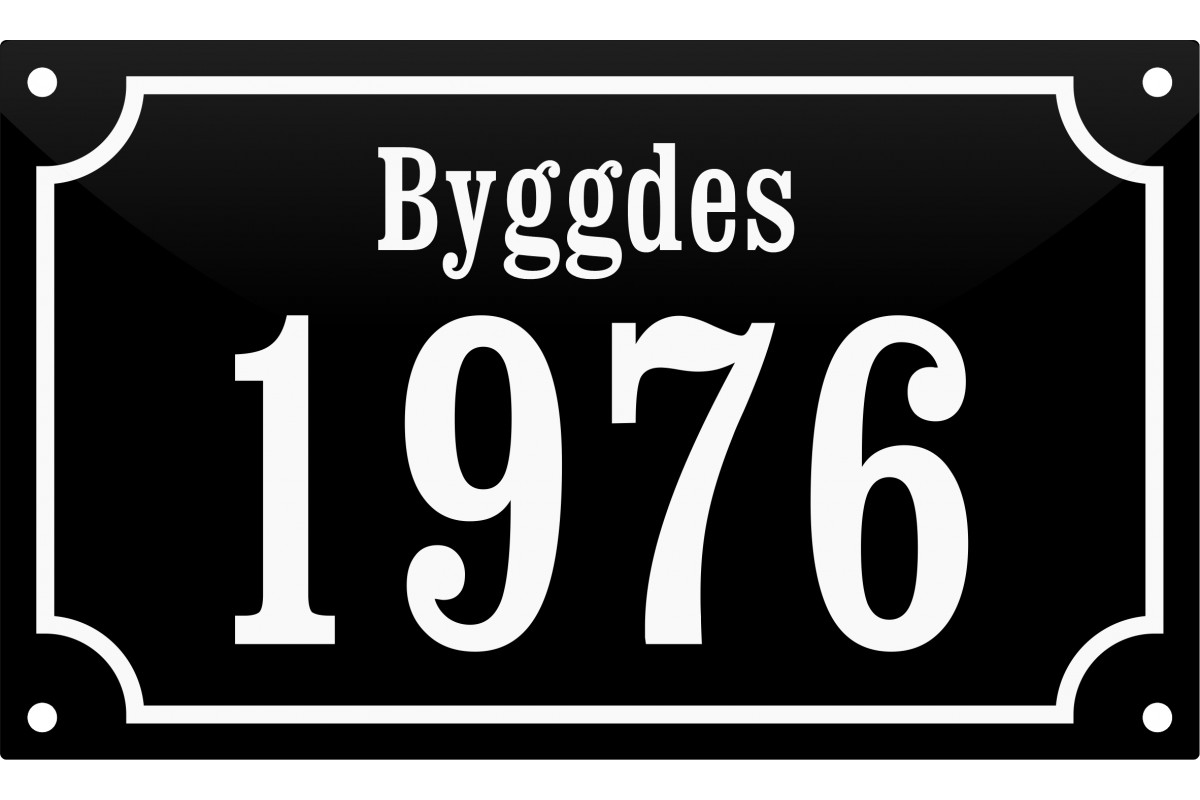 emaljskylt textskylt byggdes 1976 20x12 cm svart och vit personlig med 18+4 bokstaver emaljskylt textskylt byggdes 1976 20x12 cm svart och vit personlig med 18+4 bokstaver